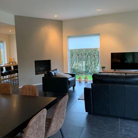 Villa Riverside Met Hottub, Eigen Aanlegsteiger, Zwemtrap, Trampoline En Kano'S Zeewolde Exteriér fotografie