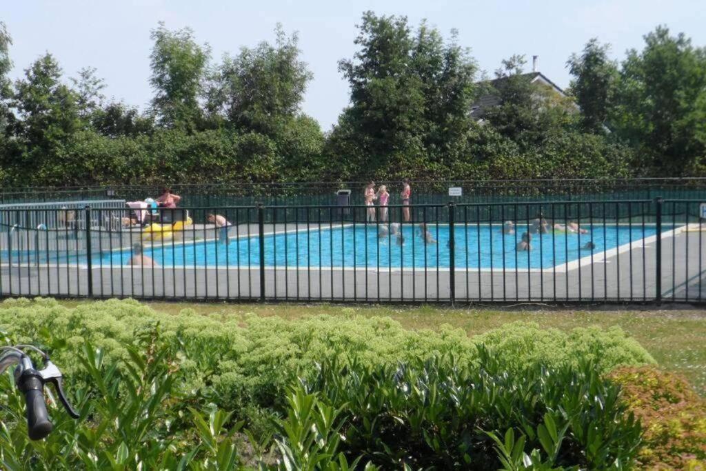 Villa Riverside Met Hottub, Eigen Aanlegsteiger, Zwemtrap, Trampoline En Kano'S Zeewolde Exteriér fotografie