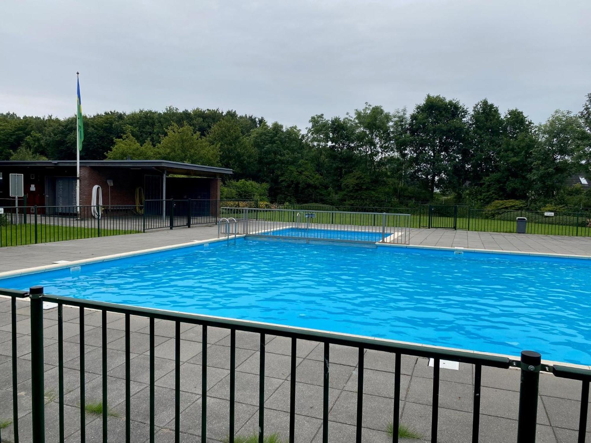 Villa Riverside Met Hottub, Eigen Aanlegsteiger, Zwemtrap, Trampoline En Kano'S Zeewolde Exteriér fotografie