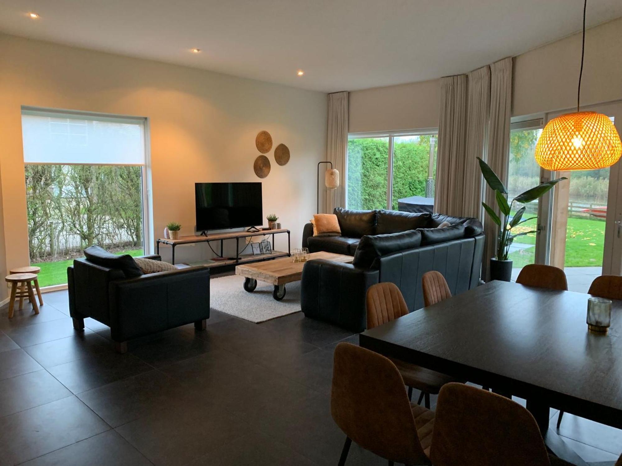Villa Riverside Met Hottub, Eigen Aanlegsteiger, Zwemtrap, Trampoline En Kano'S Zeewolde Exteriér fotografie
